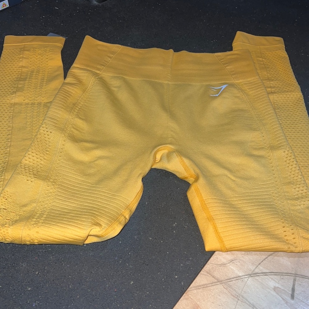 NWOT Gymshark flawless knit leggings, size small - yellow